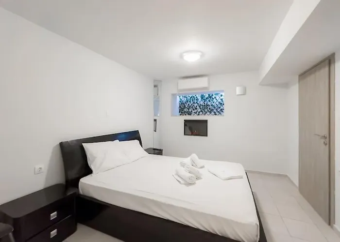 New & Comfy Flat In Pangrati