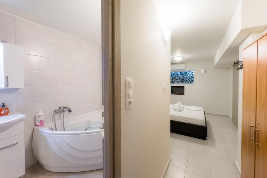 New & Comfy Flat In Pangrati *