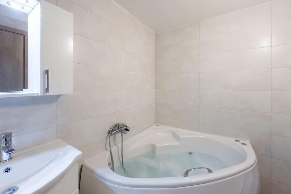New & Comfy Flat In Pangrati * Athens