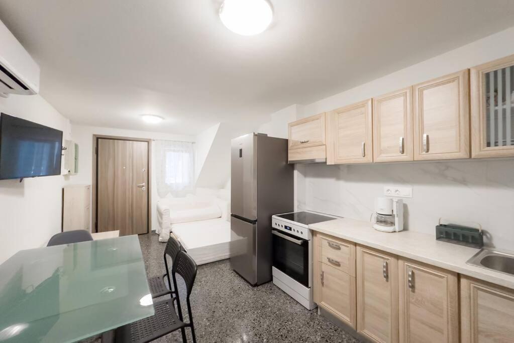 New & Comfy Flat In Pangrati Athens