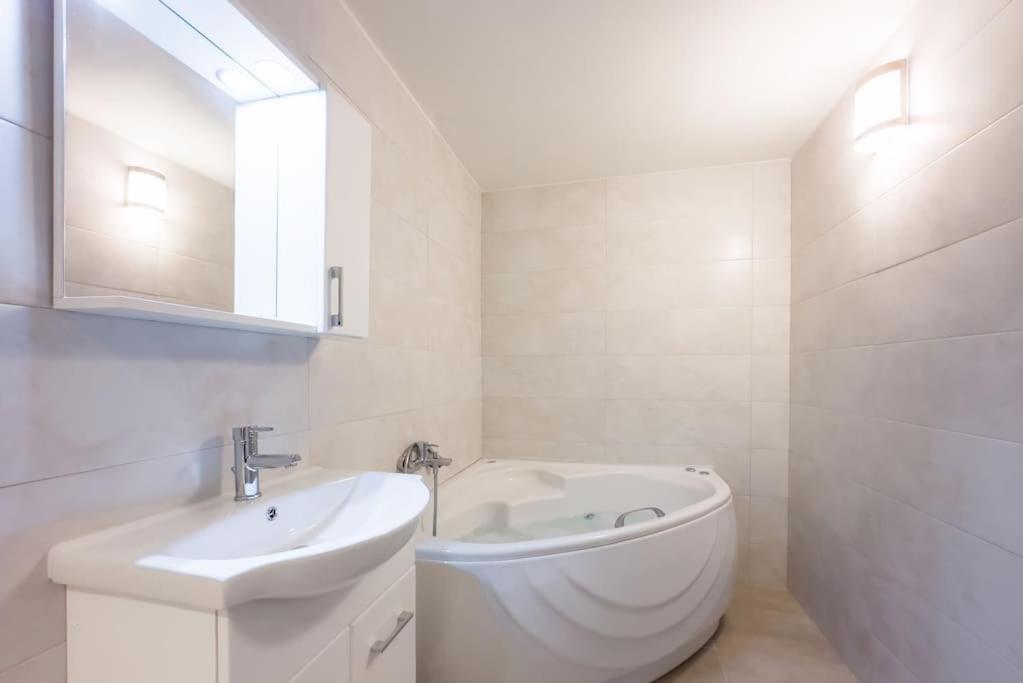 New & Comfy Flat In Pangrati * Athens
